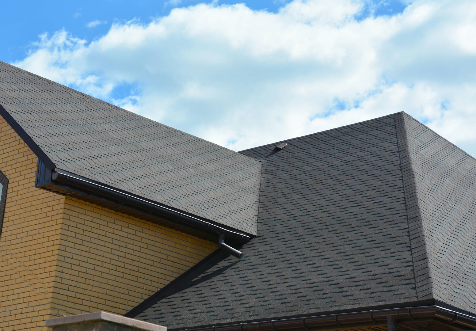 Alpha Roofing Plus logo
